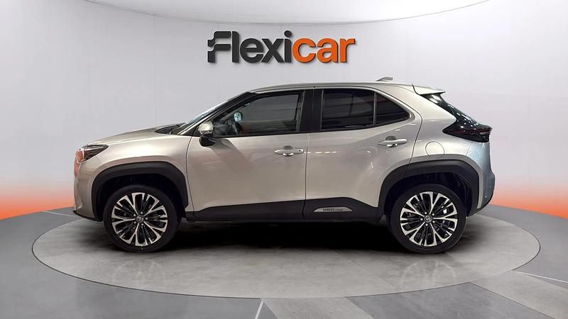 Usado Toyota Yaris Hybrid Style 116 CV (85 kW) 2022 Gris