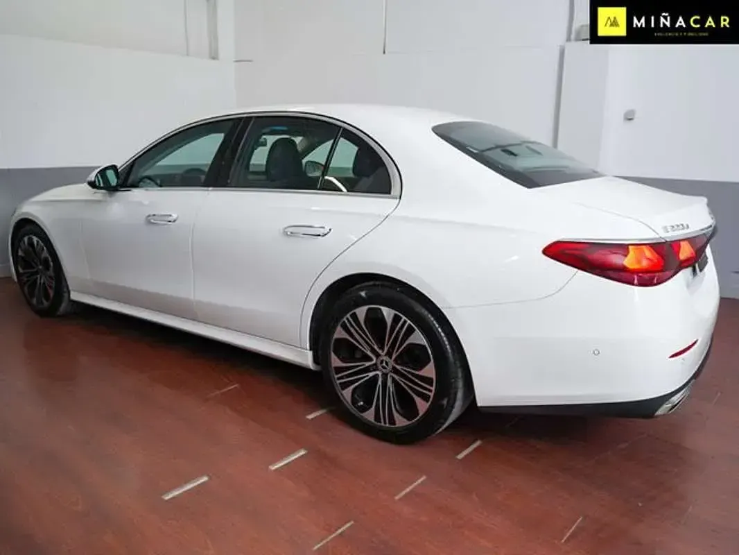 Usado Mercedes E220 197 CV (144 kW) 2024 Blanco Berlina