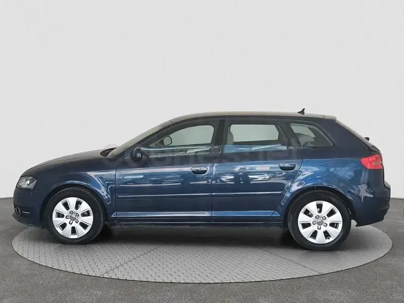 Usado Audi A3 Ambiente 140 CV (102 kW) 2011 Azul Utilitario
