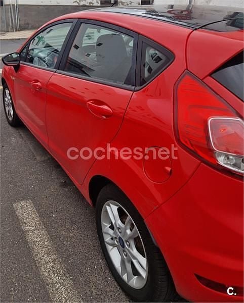 Usado Ford Fiesta Titanium 82 CV (60 kW) 2016 Rojo Berlina
