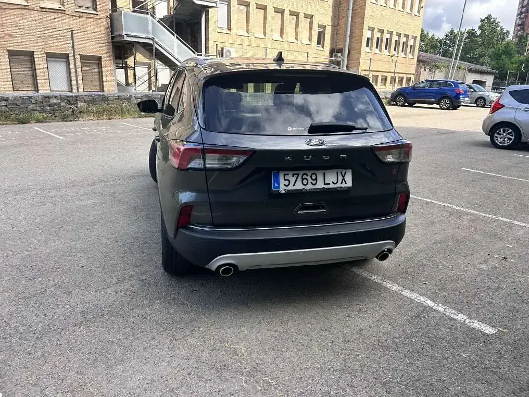Usado Ford Kuga Trend 120 CV (88 kW) 2020 Gris SUV