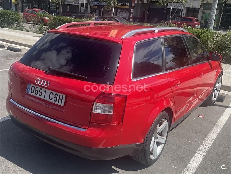 Usado Audi A4 130 CV (95 kW) 2004 Rojo Familiar