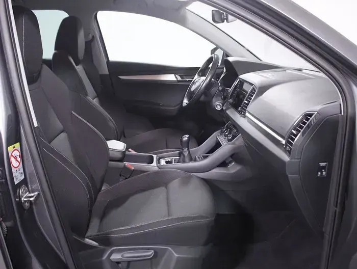 Usado Skoda Karoq Ambition 150 CV (110 kW) 2022 Gris SUV