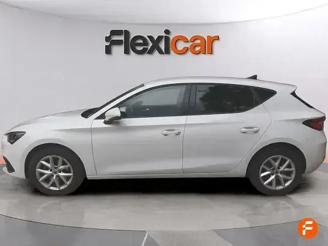 Käytetty Seat Leon Style 115 HP (84 kW) 2021 Valkoinen Sedan