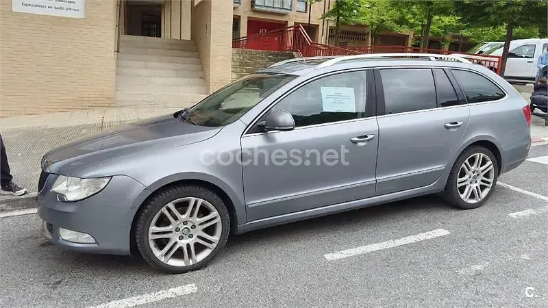 Begagnad Skoda Superb Exclusive 170 HK (125 kW) 2013 Grå Kombi