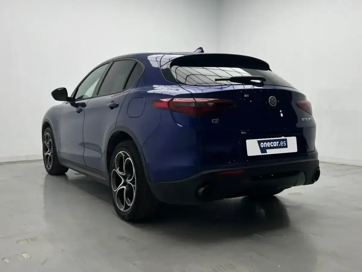 Usado Alfa Romeo Stelvio Sprint 190 CV (139 kW) 2022 Azul SUV