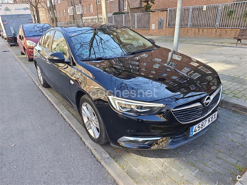 Usado Opel Insignia Selective 136 CV (100 kW) 2017 Negro Berlina