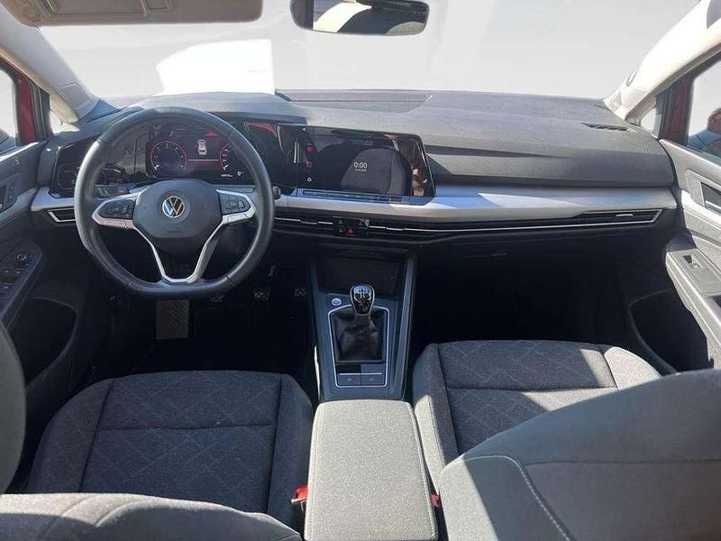 Usado VW Golf VIII Life 116 CV (85 kW) 2021 Rojo Familiar