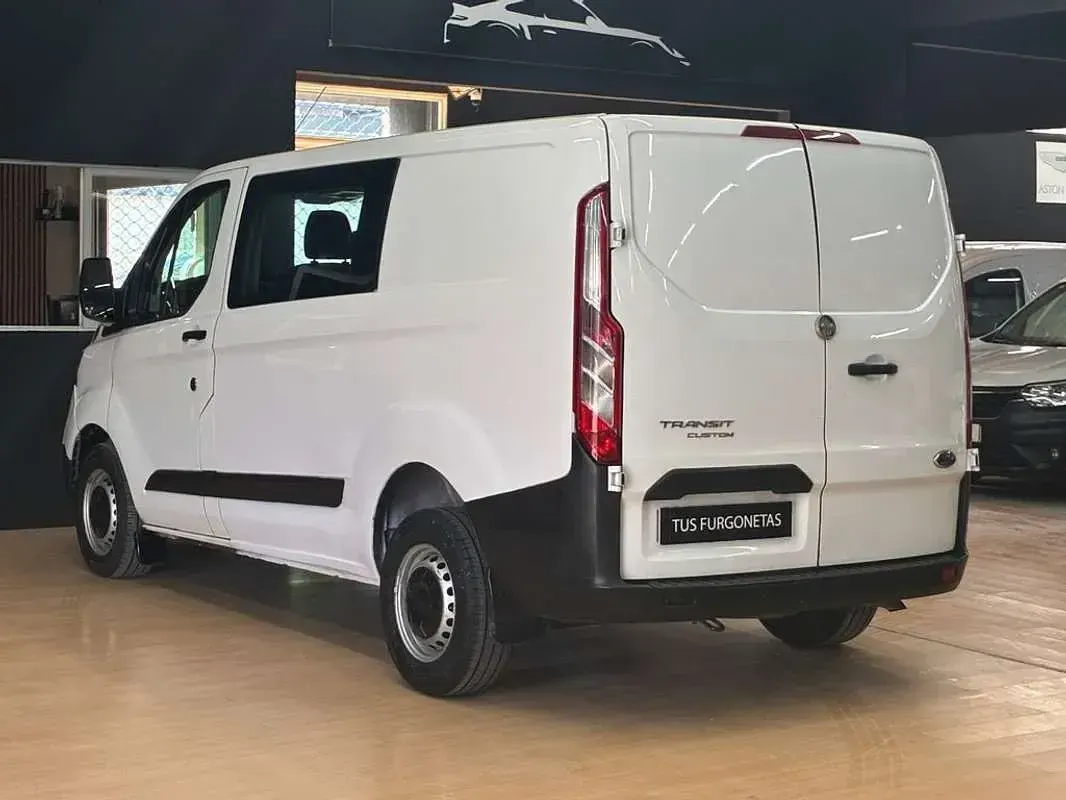 Usado Ford 300 Trend 125 CV (91 kW) 2019 Blanco Familiar