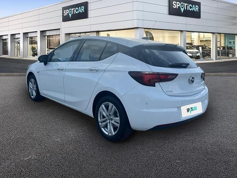 Usado Opel Astra Edition 110 CV (80 kW) 2021 Blanco Berlina
