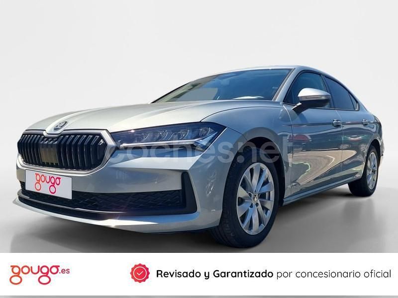 Gris / plata Usado 2025 Skoda Superb Berlina | 32.990 € (Precio justo) - Imagen 1/4