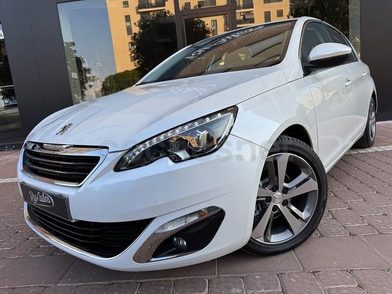 Usado Peugeot 308 Allure 120 CV (88 kW) 2015 Blanco Berlina