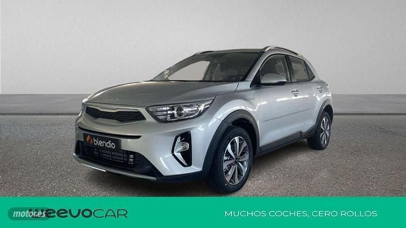 Usado Kia Stonic 100 CV (73 kW) 2025 Plateado SUV