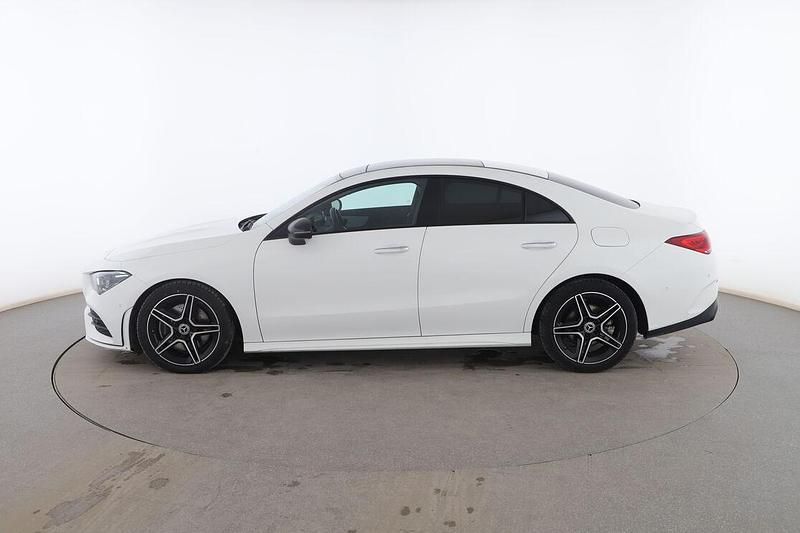 Usado Mercedes CLA200 AMG line 150 CV (110 kW) 2023 Blanco Berlina