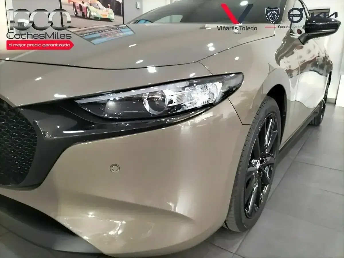 Nieuw Mazda 3 Nagisa 140 PK (102 kW) 2025 Groen Sedan