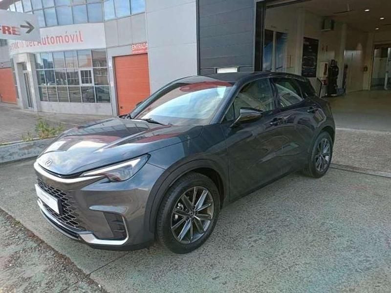 Usado Lexus LBX 136 CV (100 kW) 2025 Gris SUV