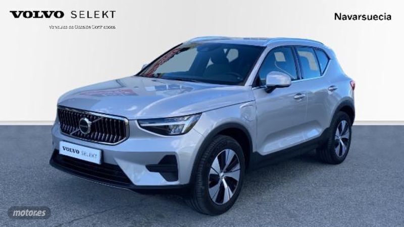 Plateado Usado 2023 Volvo XC40 Core SUV | 35.000 € (Precio justo) - Imagen 1/4