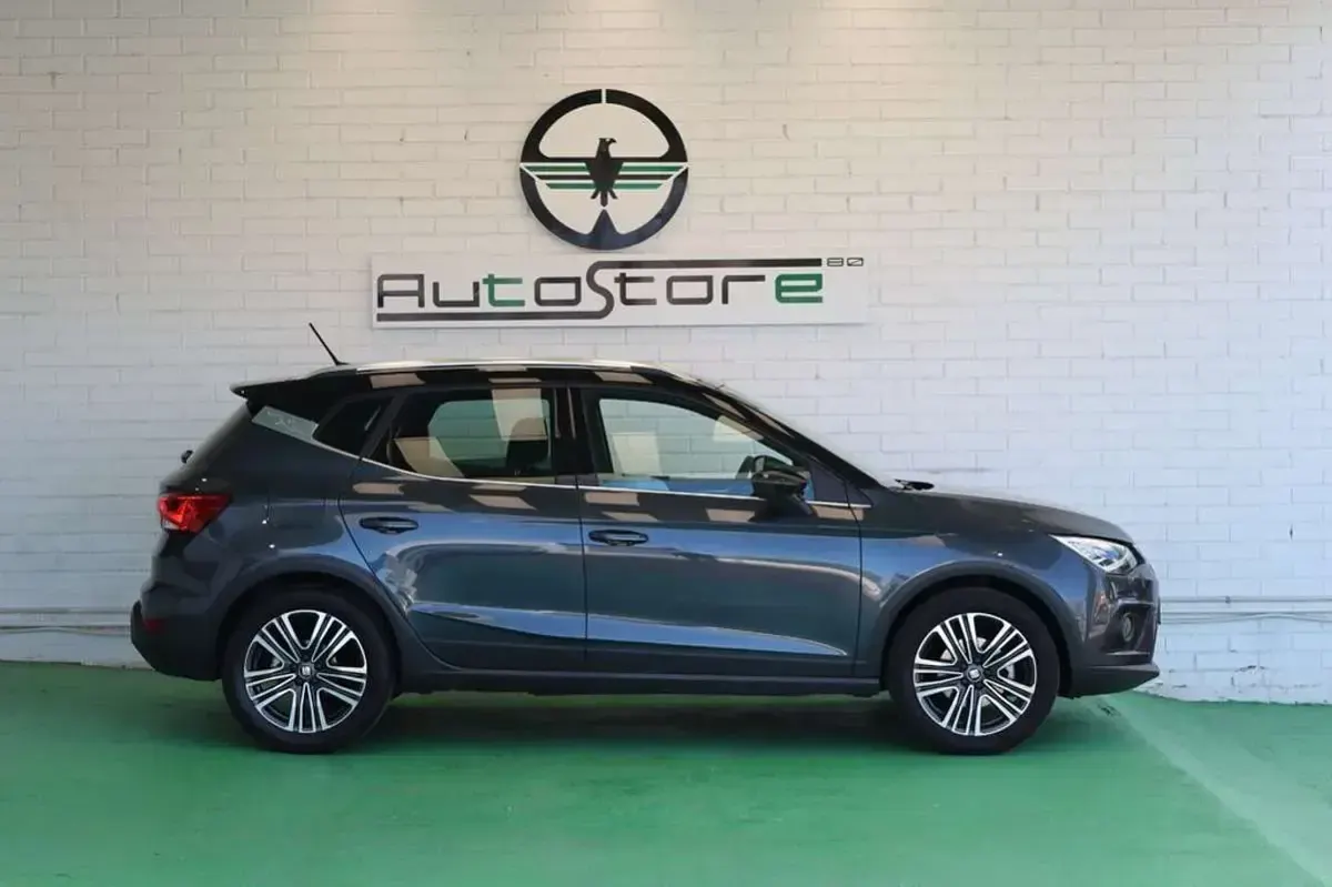 Usado Seat Arona XCELLENCE 115 CV (84 kW) 2019 Gris / plata SUV