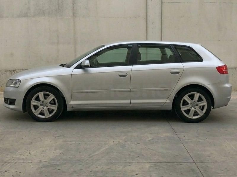 Usado Audi A3 Attraction 125 CV (91 kW) 2010 Gris / plata Utilitario