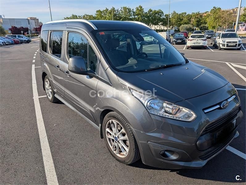 Usado Ford Tourneo Connect Titanium 120 CV (88 kW) 2017 Gris / plata Monovolumen