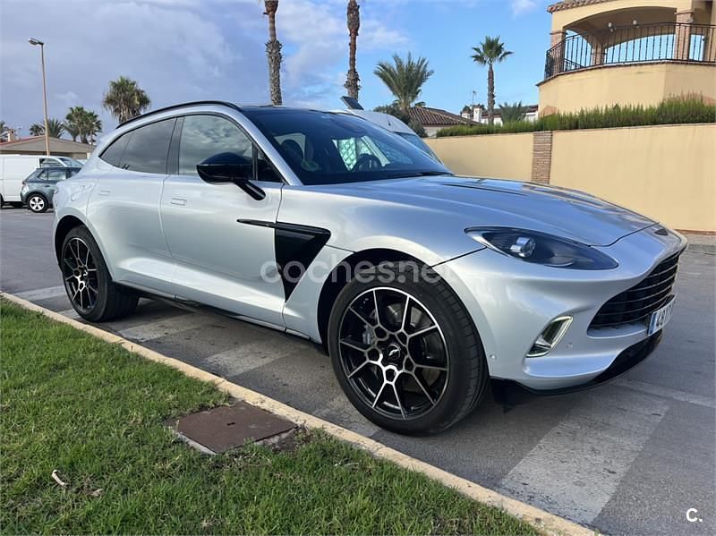 Usado Aston Martin DBX 550 CV (404 kW) 2021 Gris / plata SUV