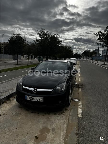 Negro Usado 2010 Opel Astra GTC Sport Berlina | 3000 € (Precio justo) - Imagen 1/4