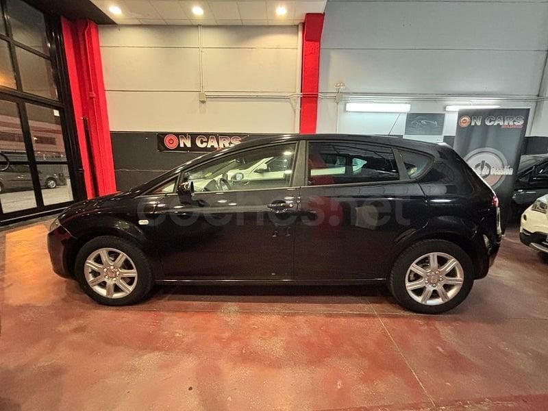Usado Seat Leon Stylance 105 CV (77 kW) 2007 Negro Utilitario