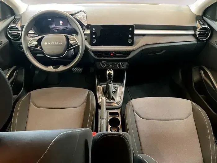 Usado Skoda Fabia Selection 115 CV (84 kW) 2025 Blanco Berlina