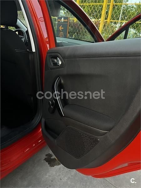 Usado Peugeot 208 Active 82 CV (60 kW) 2019 Rojo Utilitario