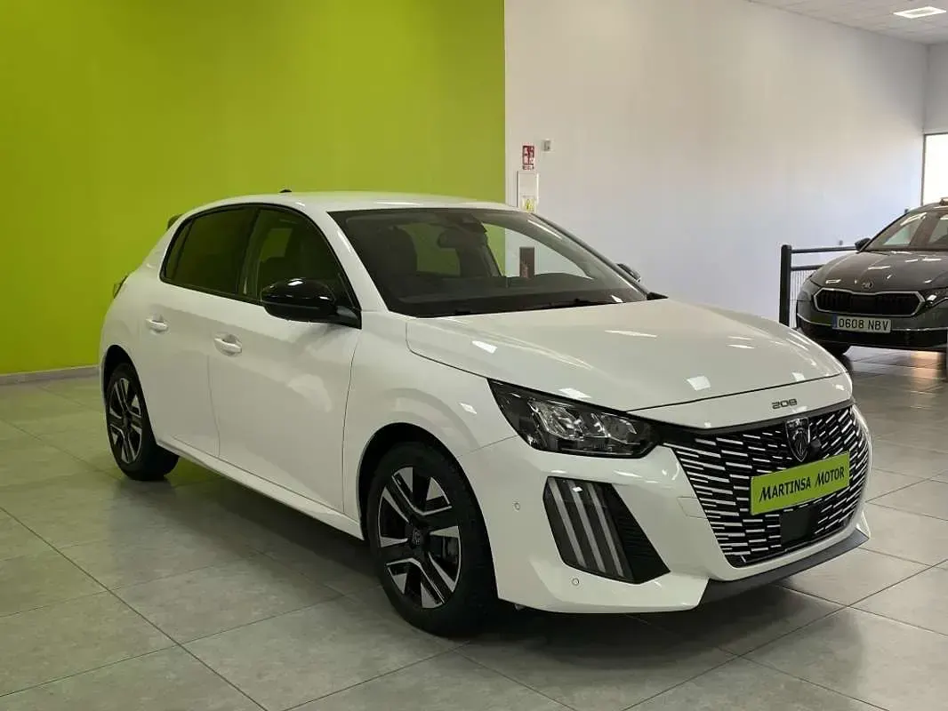 Usado Peugeot 208 Allure 101 CV (74 kW) 2025 Blanco Utilitario