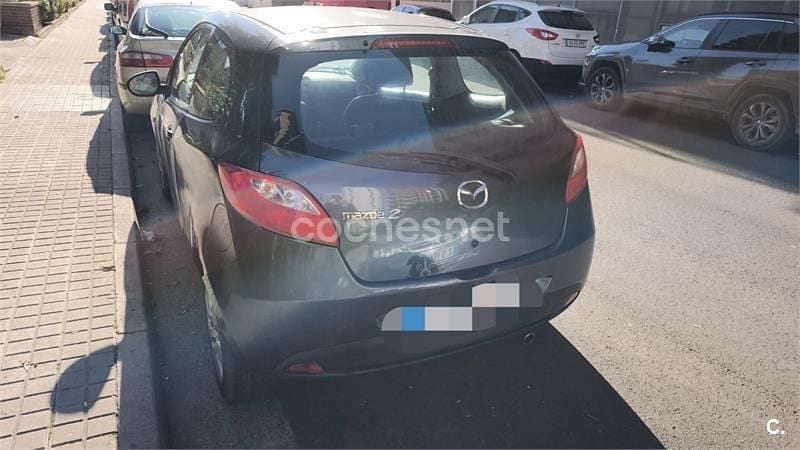 Usado Mazda 2 Active 75 CV (55 kW) 2009 Gris / plata Berlina