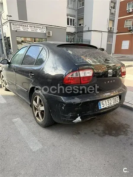 Usado Seat Leon Stella 105 CV (77 kW) 2004 Negro Utilitario