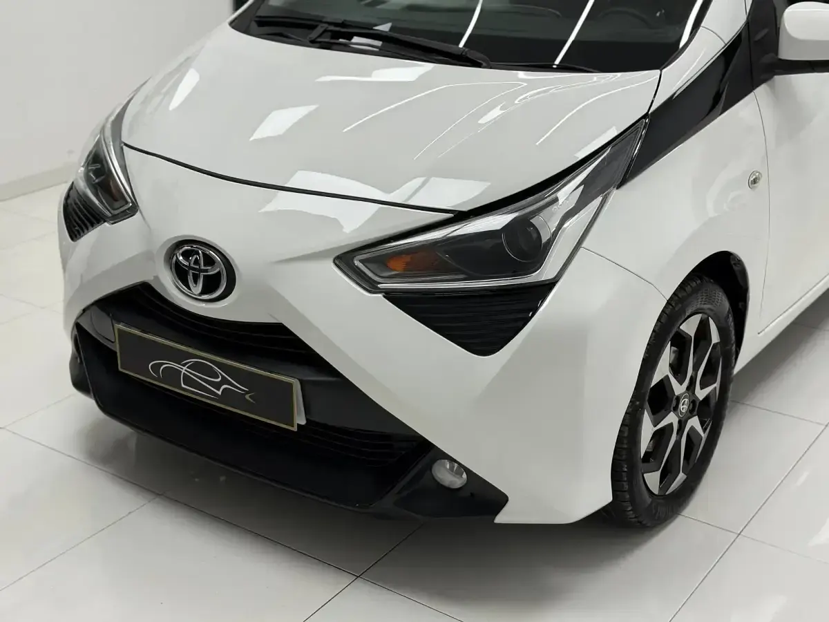 Używany Toyota Aygo X-play 72 KM (52 kW) 2020 Biały Hatchback