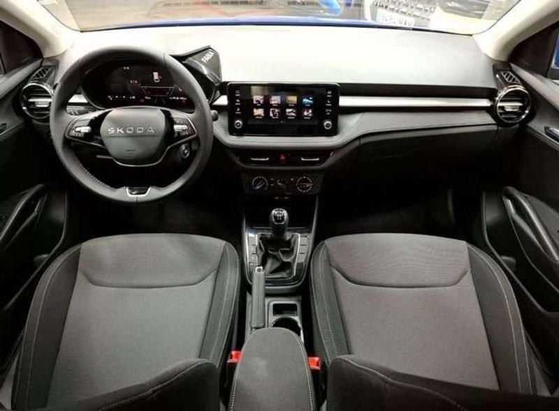 Usado Skoda Fabia Selection 95 CV (69 kW) 2025 Plateado Utilitario