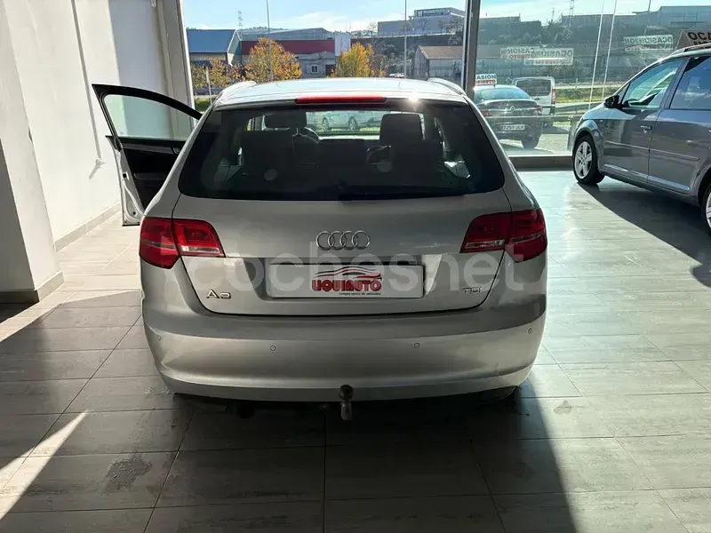 Usado Audi A3 Ambition 140 CV (102 kW) 2010 Gris / plata Utilitario