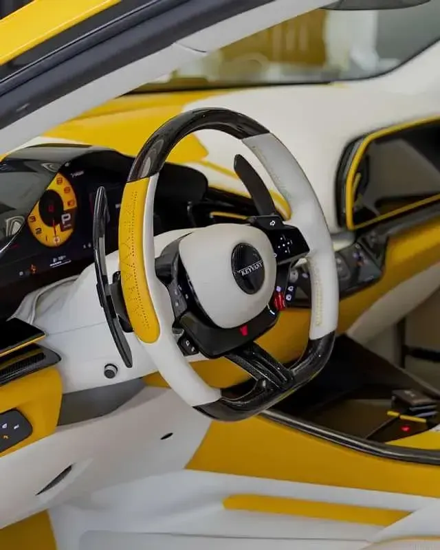 Usado Ferrari Purosangue 725 CV (533 kW) 2024 Amarillo SUV