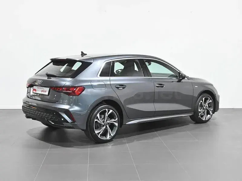 Usado Audi A3 S-Line 204 CV (150 kW) 2025 Gris / plata Berlina