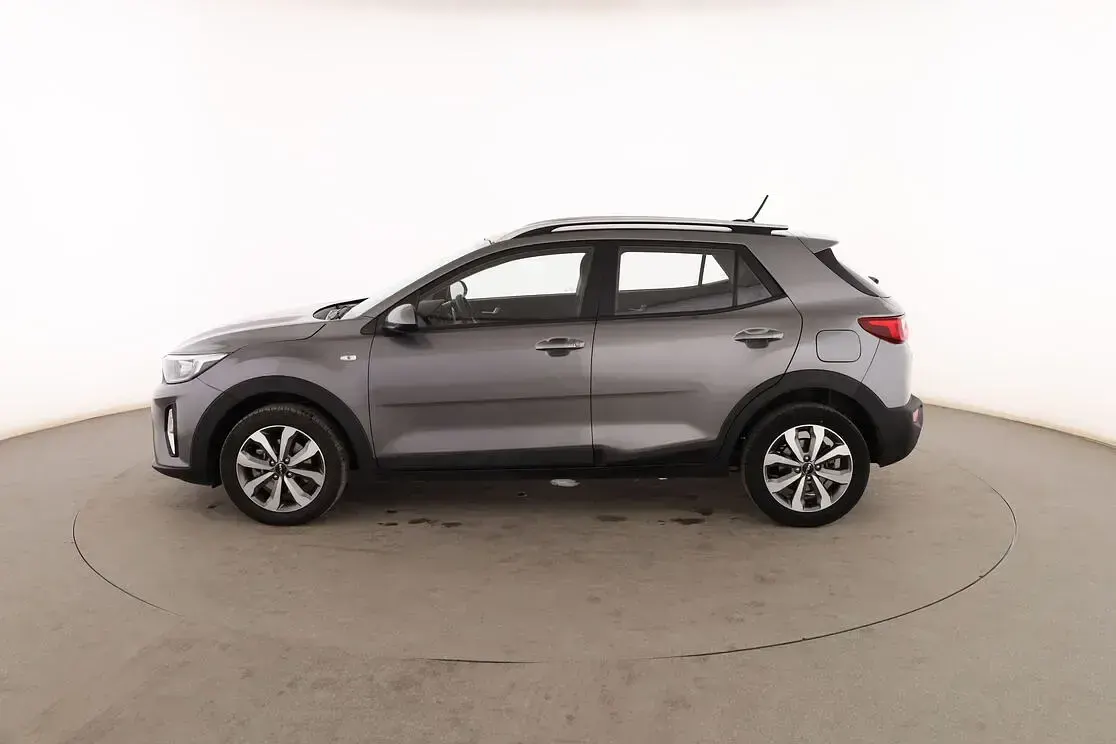 Usado Kia Stonic 84 CV (61 kW) 2023 Gris SUV