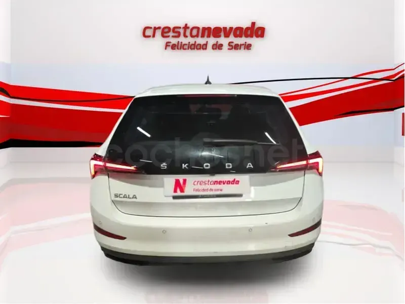 Usado Skoda Scala Sport 150 CV (110 kW) 2023 Blanco Utilitario