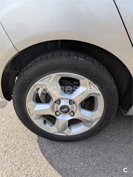 Usado Ford Fiesta Trend 82 CV (60 kW) 2010 Gris / plata Berlina