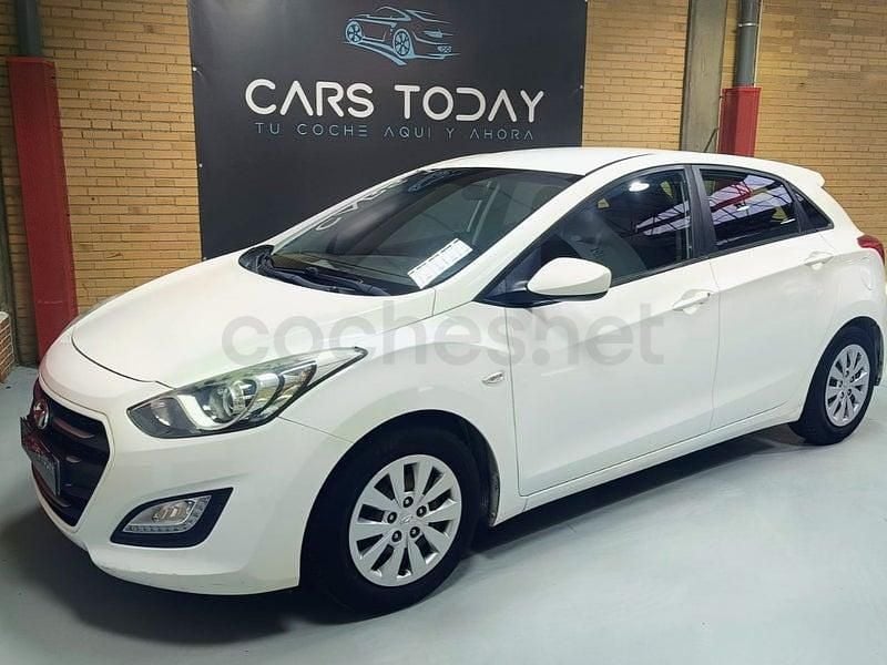 Blanco Usado 2016 Hyundai i30 Berlina | 8990 € (Buen precio) - Imagen 1/4