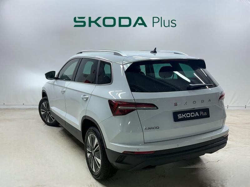 Usado Skoda Karoq Selection 150 CV (110 kW) 2025 Blanco SUV