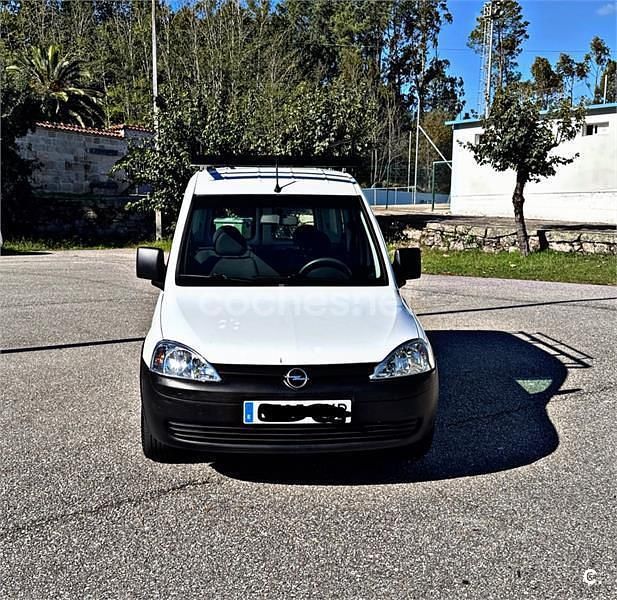 Blanco Usado 2009 Opel Combo Enjoy Monovolumen | 3000 € - Imagen 1/4