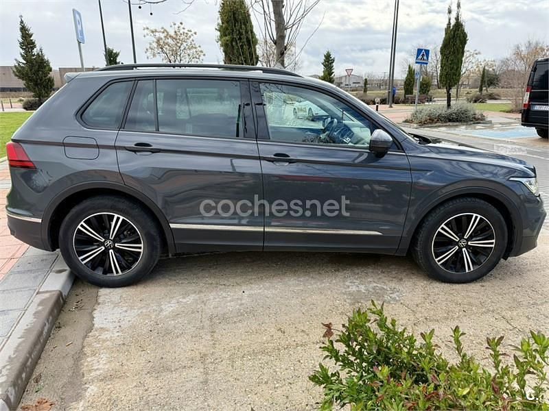 Usado VW Tiguan Sportline 150 CV (110 kW) 2021 Gris / plata SUV
