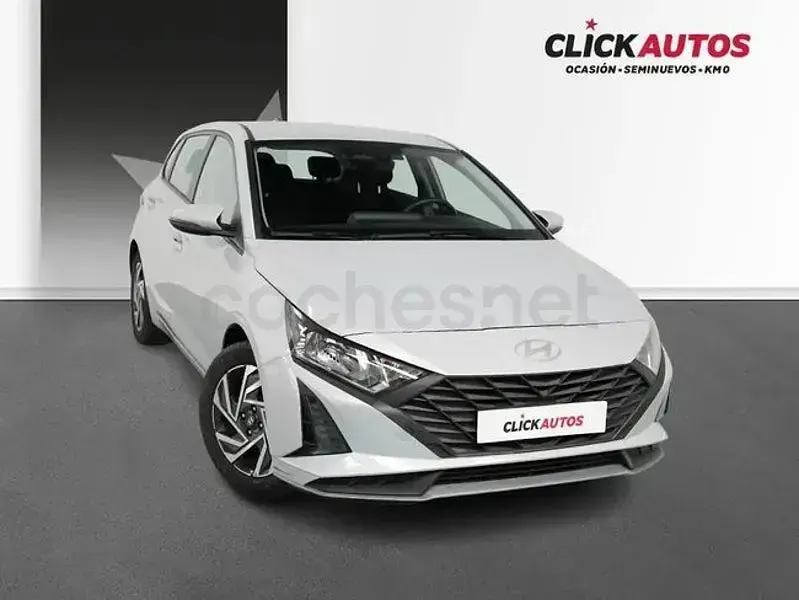 Usado Hyundai i20 79 CV (58 kW) 2025 Gris / plata Utilitario