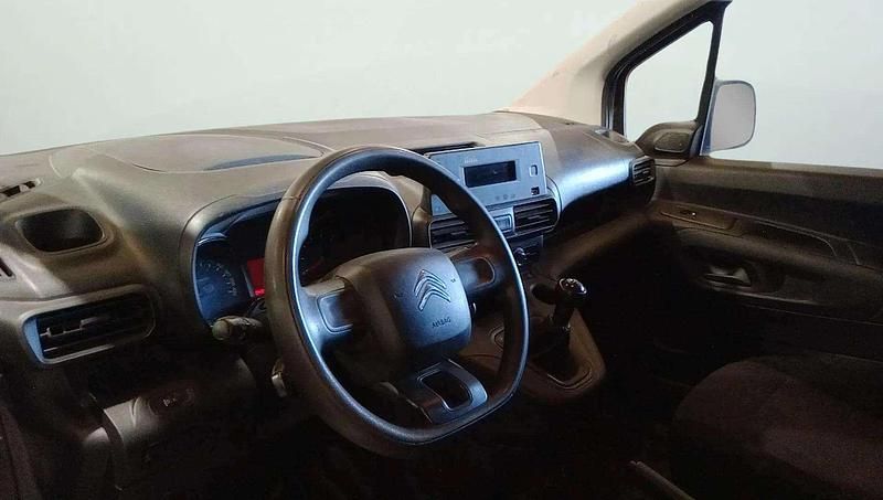 Usado Citroën Berlingo Feel 99 HP (72 kW) 2019 Branco Monovolume