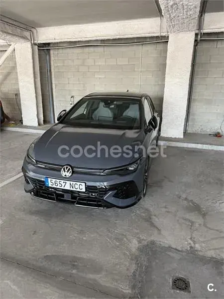 Usado VW Golf VIII GTI Clubsport 301 CV (221 kW) 2025 Gris / plata Berlina