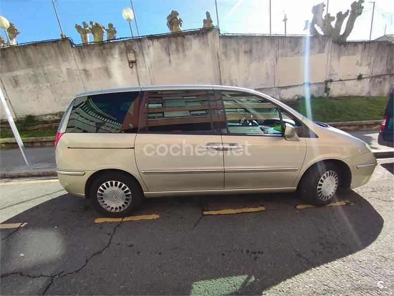 Usado Lancia Phedra 136 CV (100 kW) 2007 Beige Monovolumen