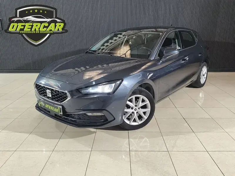 Usado Seat Leon Reference 115 CV (84 kW) 2022 Gris / plata Berlina