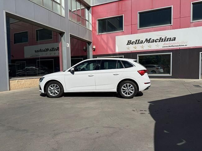 Usado Skoda Scala 115 CV (84 kW) 2020 Blanco Utilitario